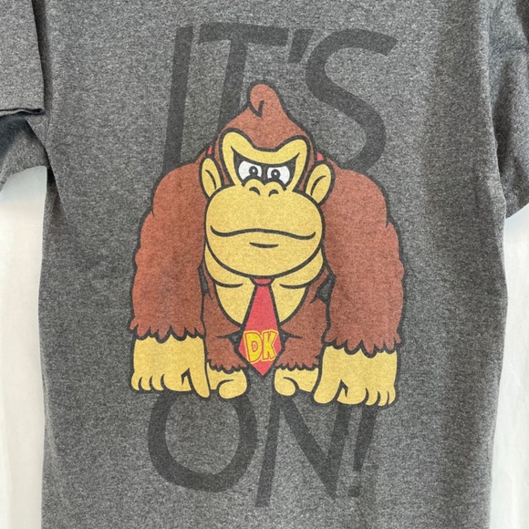 Donkey Kong Nintendo Graphic T-Shirt It’s On Gray Men’s Size Medium - Picture 9 of 9